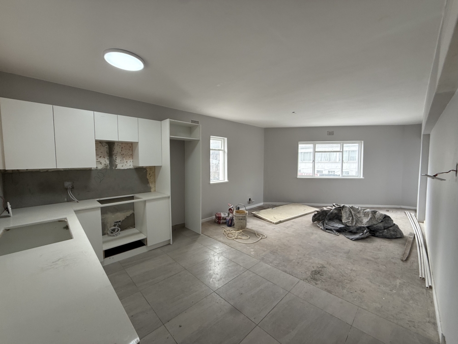 To Let 1 Bedroom Property for Rent in Sea Point Western Cape